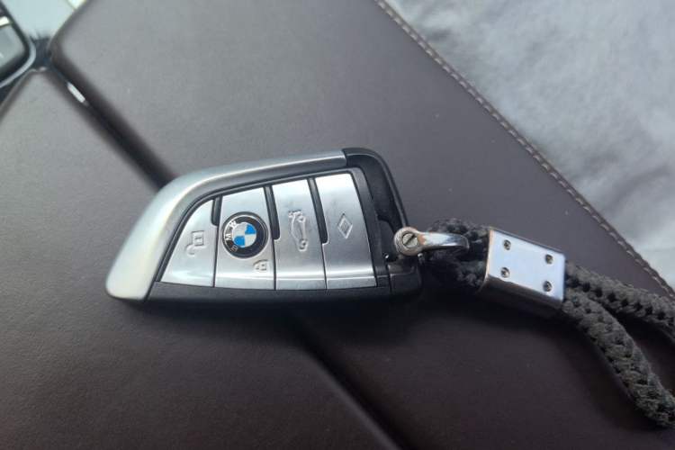 Used BMW 5 Series 2018 Revised Version 530Li Leading Edition Luxury Package Vehicle Key
