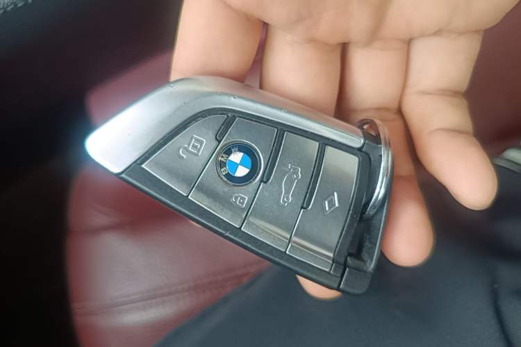 Used BMW 5 Series 2018 Restyled 530Li Leading Edition M Sport Package Vehicle Key