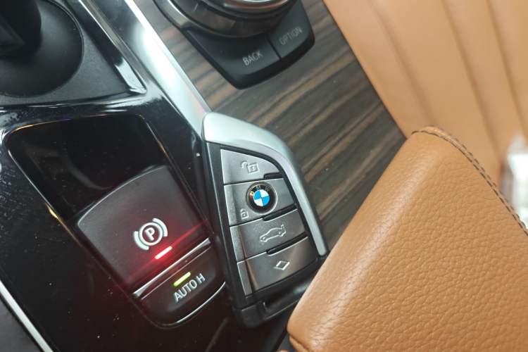 Used BMW 5 Series 2018 Revised Version 530Li Leading Edition Luxury Package Vehicle Key