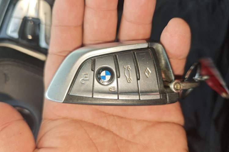 Used BMW 5 Series 2018 Restyled 530Li Leading Edition M Sport Package Vehicle Key