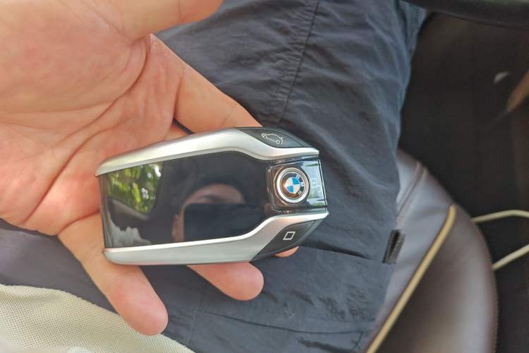 Used BMW 5 Series 2018 Facelifted 530Li xDrive Luxury Package Vehicle Key