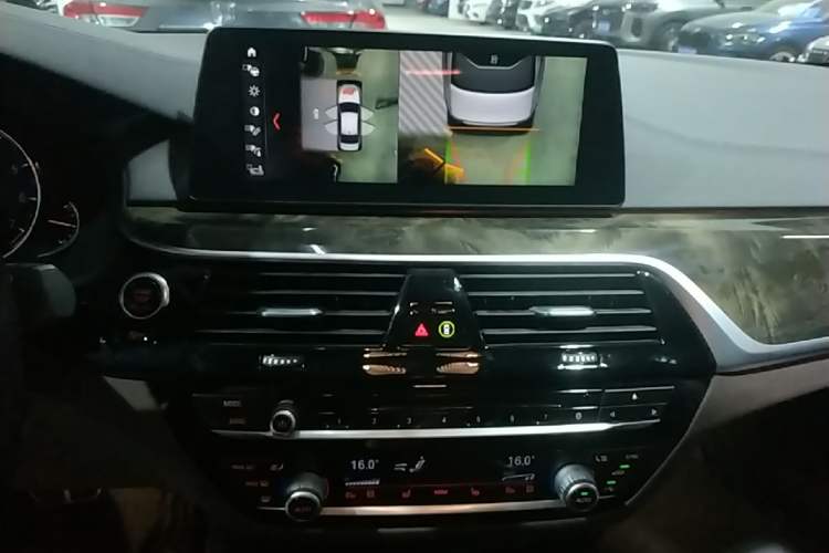 Used BMW 5 Series 2018 540i M Sport Package Audio And AC Panel