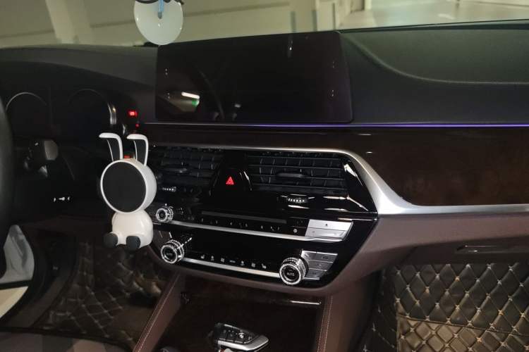 Used BMW 5 Series 2018 525Li Luxury Package Audio And AC Panel