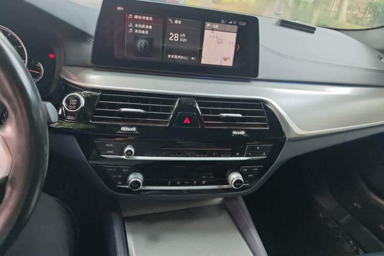 Used BMW 5 Series 2018 525Li M Sport Package Audio And AC Panel