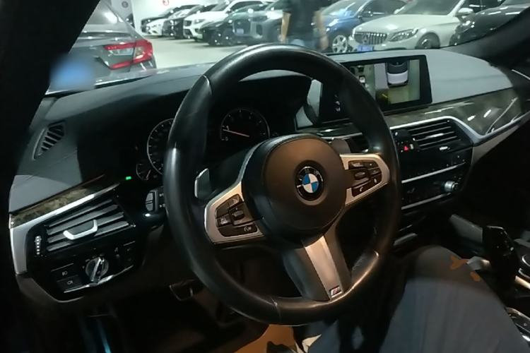 Used BMW 5 Series 2018 540i M Sport Package Center Console
