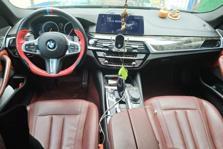 Used BMW 5 Series 2018 Restyled 530Li Leading Edition M Sport Package Center Console