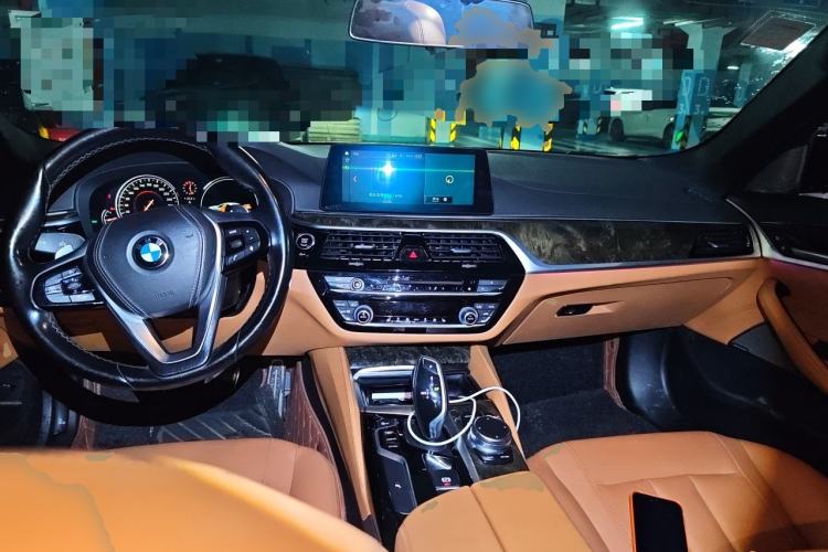 Used BMW 5 Series 2018 530Li Leading Model M Sport Package Center Console