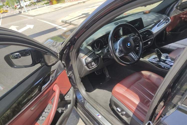 Used BMW 5 Series 2018 530Li xDrive M Sport Package Driver Seat
