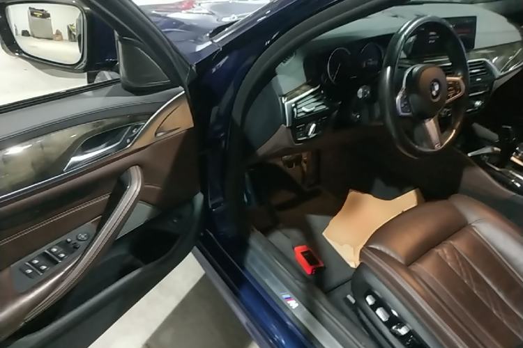 Used BMW 5 Series 2018 540i M Sport Package Driver Seat