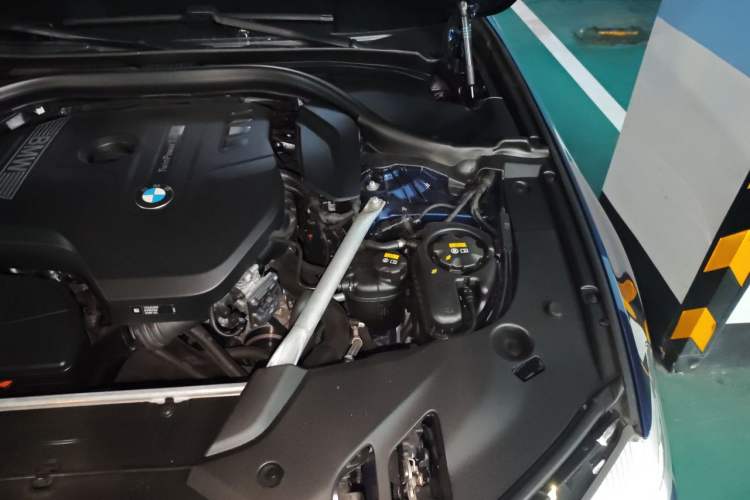 Used BMW 5 Series 2018 525i M Sport Package Engine Bay Left