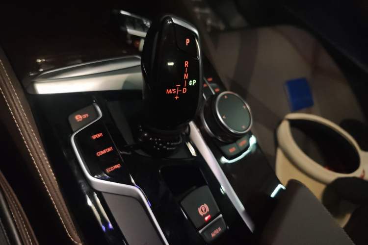 Used BMW 5 Series 2018 525Li Luxury Package Gear Lever