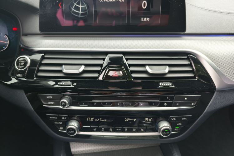 Used BMW 5 Series 2018 525i M Sport Package Interior 10