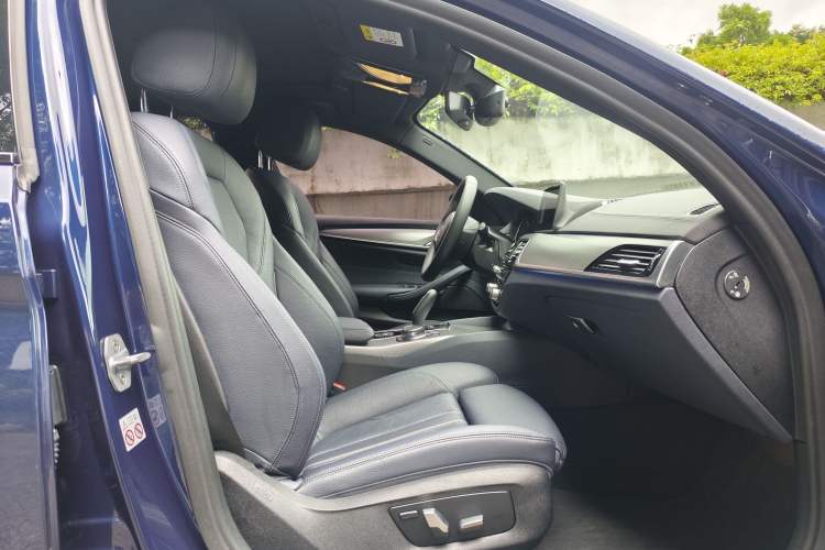 Used BMW 5 Series 2018 525i M Sport Package Interior 3