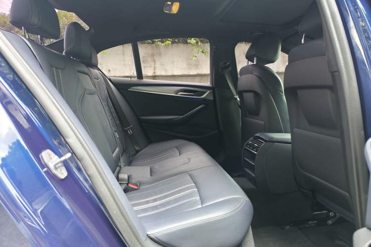 Used BMW 5 Series 2018 525i M Sport Package Interior 4