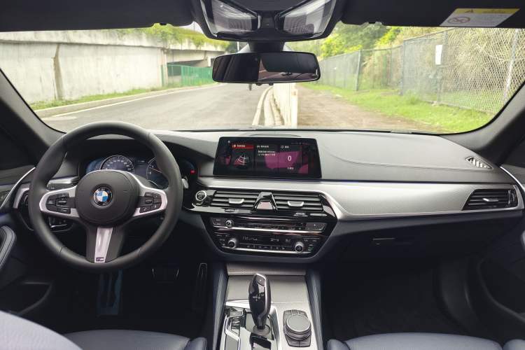 Used BMW 5 Series 2018 525i M Sport Package Interior 7