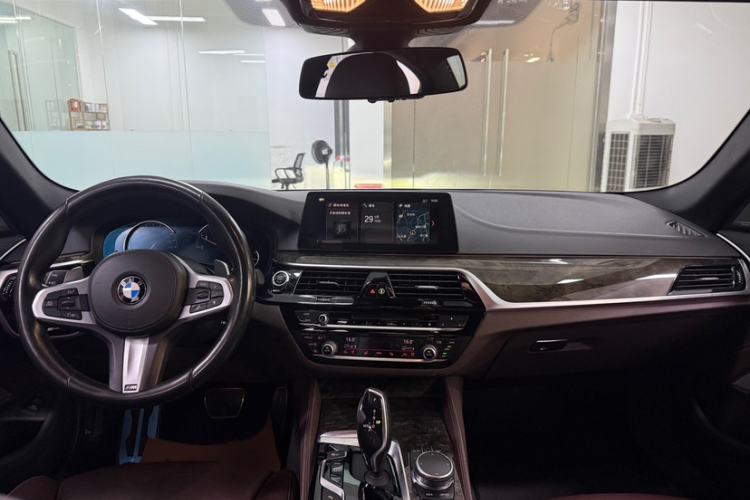 Used BMW 5 Series 2018 540i M Sport Package Interior 7