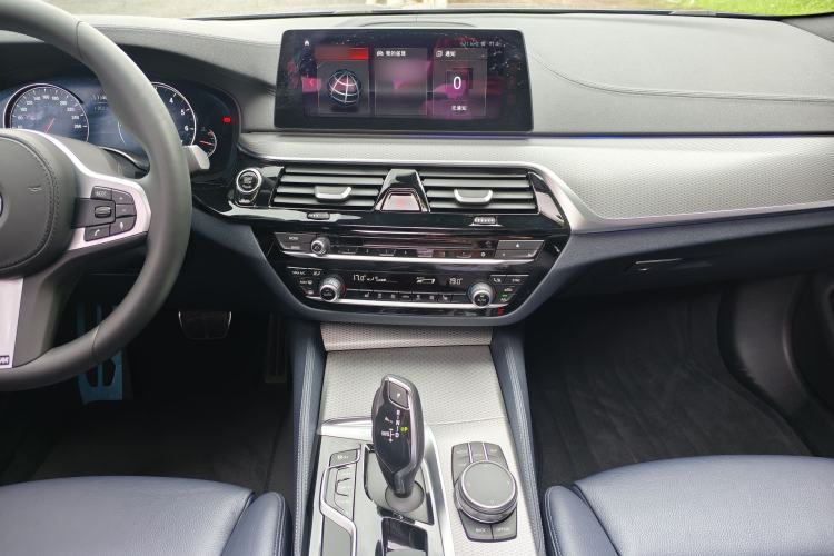 Used BMW 5 Series 2018 525i M Sport Package Interior 8