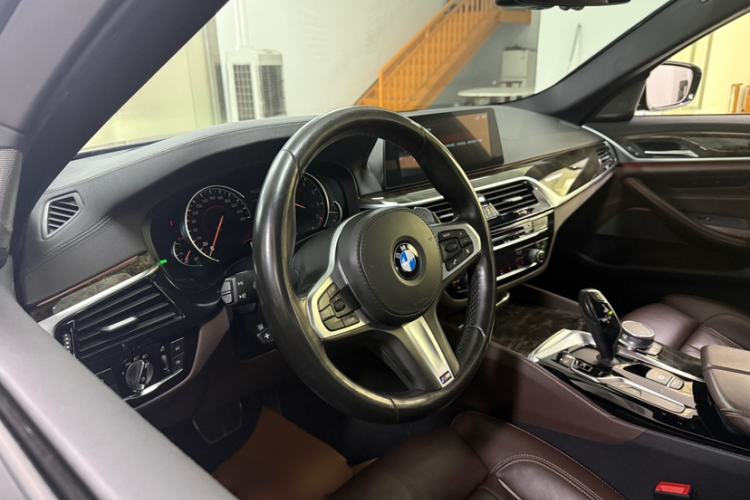 Used BMW 5 Series 2018 540i M Sport Package Interior 8