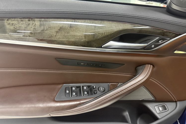 Used BMW 5 Series 2018 540i M Sport Package Interior 9