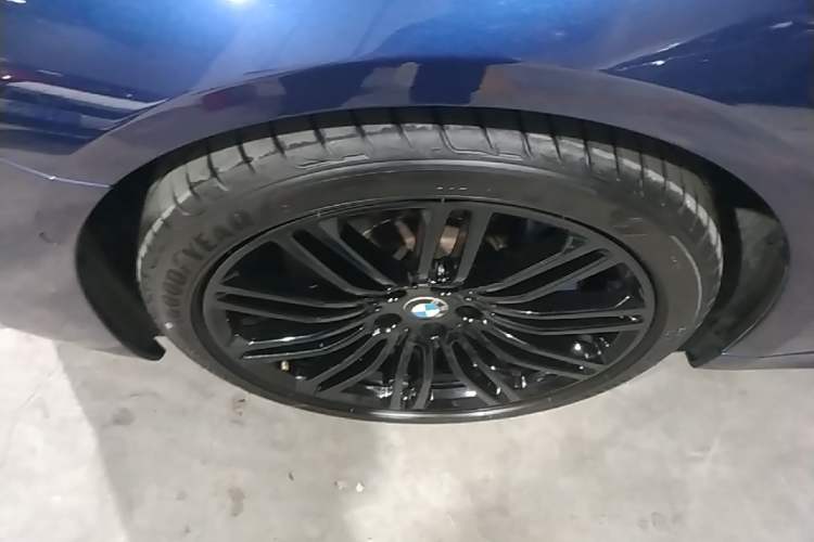 Used BMW 5 Series 2018 540i M Sport Package Left Front Wheel Hub