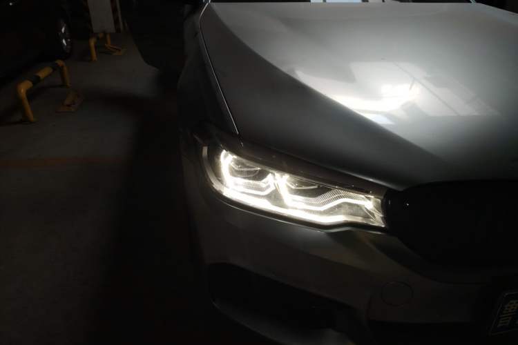 Used BMW 5 Series 2018 Restyled 530Li Luxury Edition M Sport Package Right Front Headlight