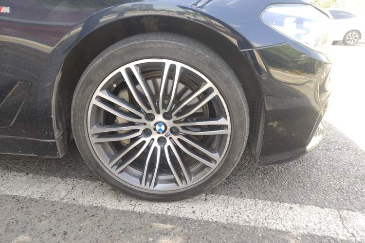 Used BMW 5 Series 2018 530Li xDrive M Sport Package Right Front Wheel Hub