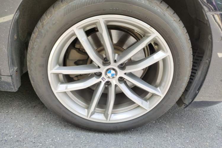 Used BMW 5 Series 2018 525Li M Sport Package Right Front Wheel Hub
