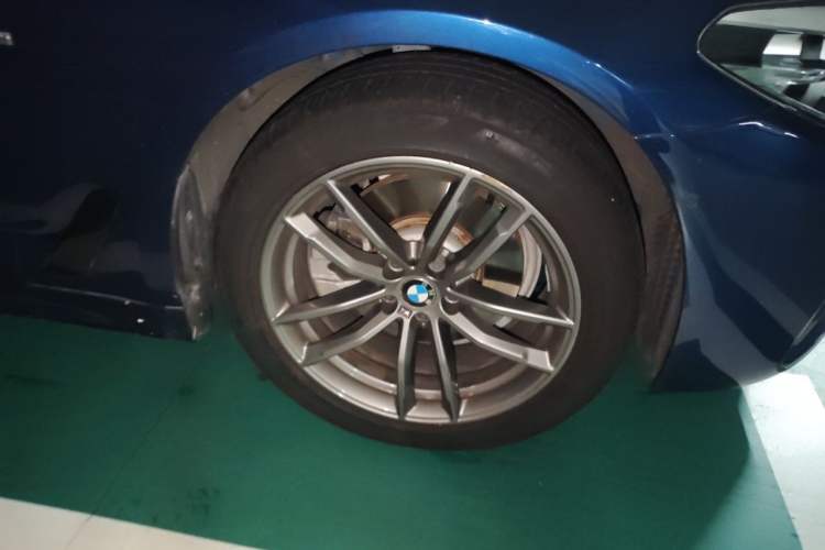 Used BMW 5 Series 2018 525i M Sport Package Right Front Wheel Hub