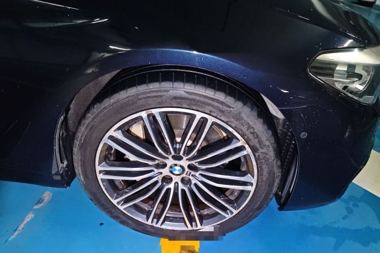 Used BMW 5 Series 2018 530Li Leading Model M Sport Package Right Front Wheel Hub