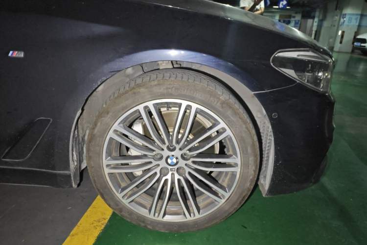 Used BMW 5 Series 2018 Restyled 530Li Luxury Edition M Sport Package Right Front Wheel Hub