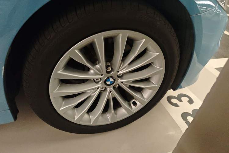 Used BMW 5 Series 2018 525Li Luxury Package Right Front Wheel Hub
