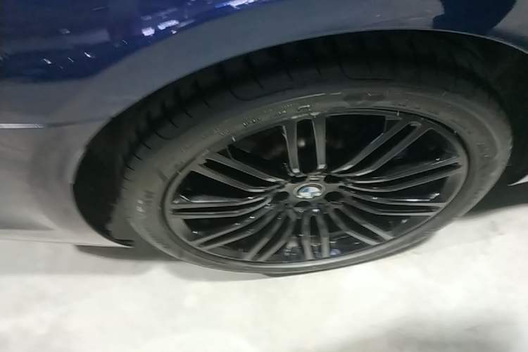 Used BMW 5 Series 2018 540i M Sport Package Right Rear Wheel Hub
