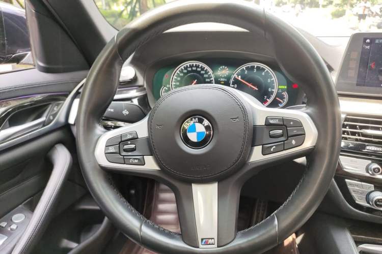 Used BMW 5 Series 2018 525Li M Sport Package Steering Wheel