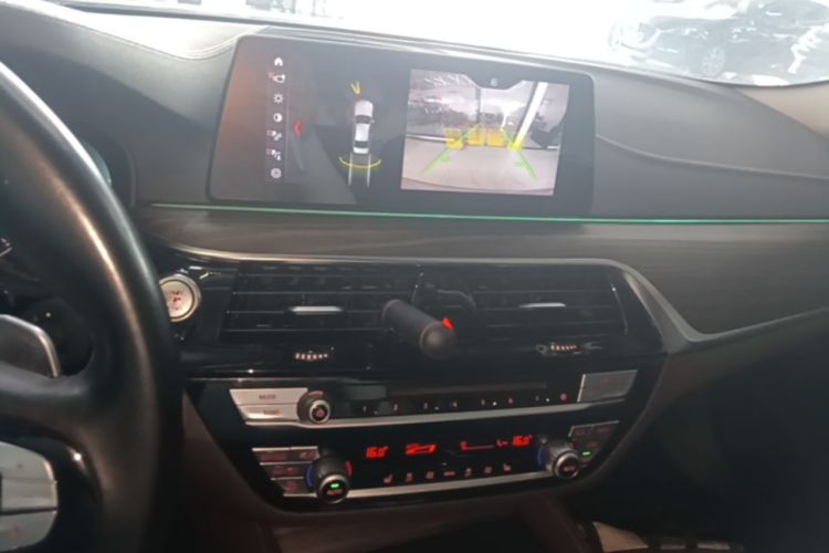 Used BMW 5 Series 2018 Revised Version 530Li Leading Edition Luxury Package Audio And AC Panel