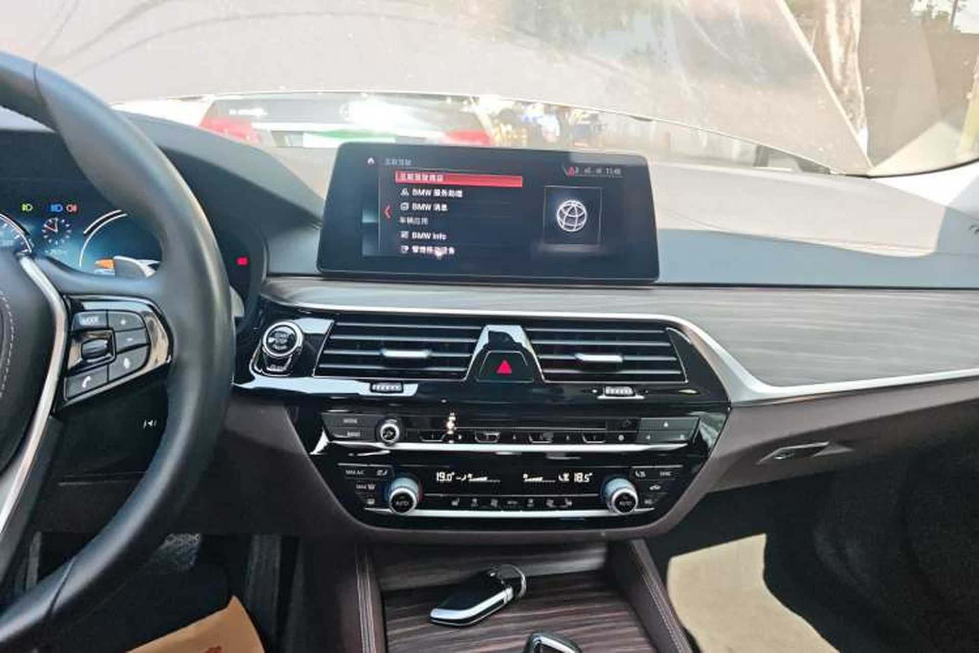 Used BMW 5 Series 2018 530Li Leading Edition Luxury Package Audio And AC Panel