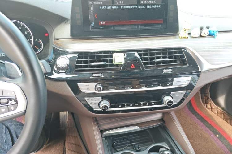 Used BMW 5 Series 2018 Revised Version 530Li Leading Edition Luxury Package Audio And AC Panel