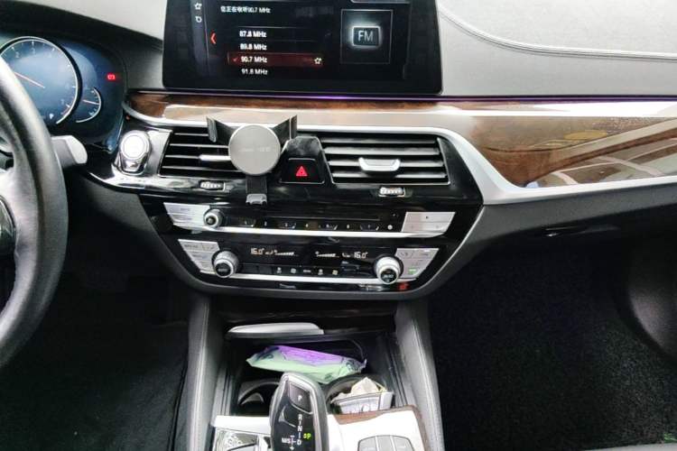 Used BMW 5 Series 2018 525Li M Sport Package Audio And AC Panel