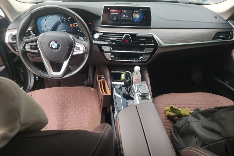 Used BMW 5 Series 2018 Facelifted 530Li xDrive Luxury Package Center Console