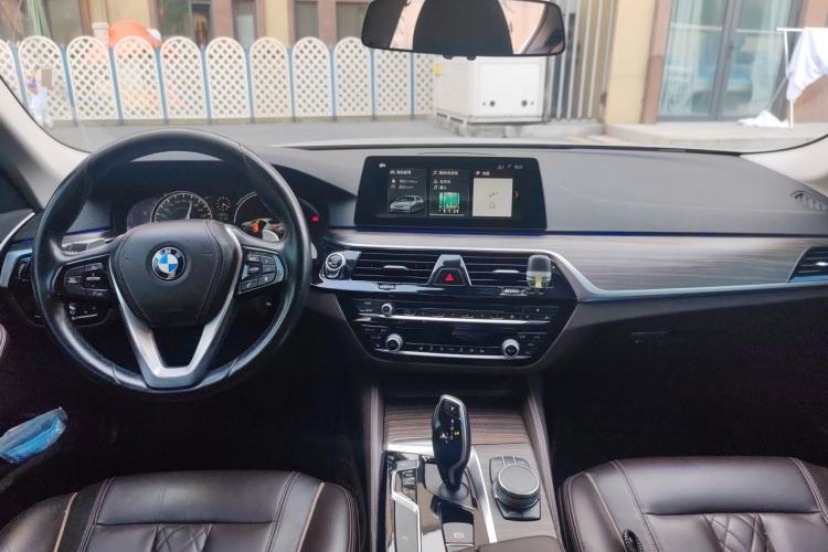 Used BMW 5 Series 2018 530Li xDrive Luxury Package Center Console