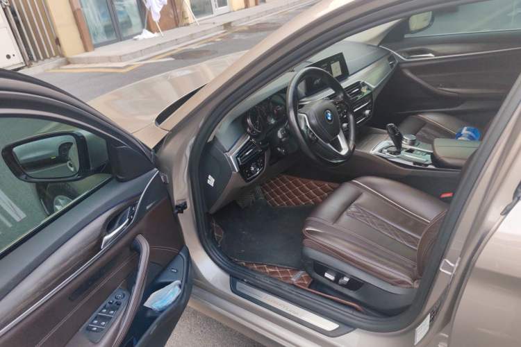 Used BMW 5 Series 2018 530Li xDrive Luxury Package Driver Seat