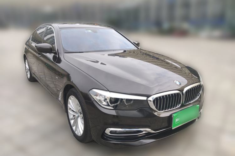 Used BMW 5 Series 2018 Facelifted 530Li xDrive Luxury Package Front Right 45 Deg