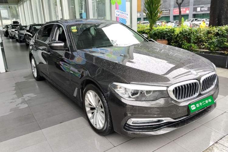 Used BMW 5 Series 2018 525Li M Sport Package Front Right 45 Deg