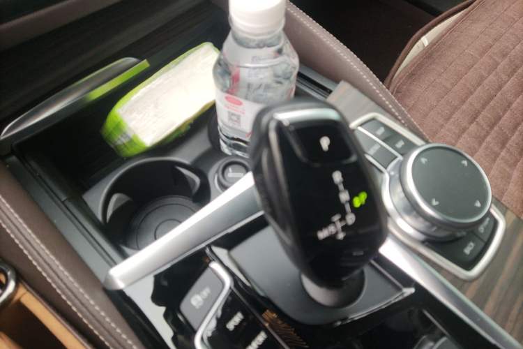 Used BMW 5 Series 2018 Facelifted 530Li xDrive Luxury Package Gear Lever