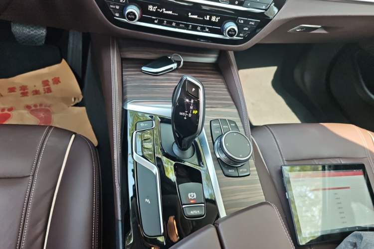 Used BMW 5 Series 2018 530Li Leading Edition Luxury Package Gear Lever
