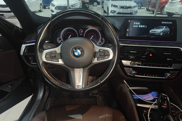 Used BMW 5 Series 2018 525Li M Sport Package Interior 3