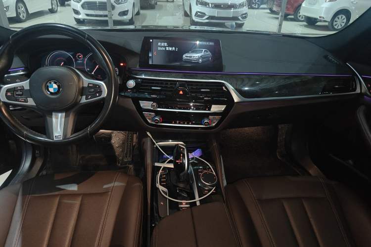 Used BMW 5 Series 2018 525Li M Sport Package Interior 4