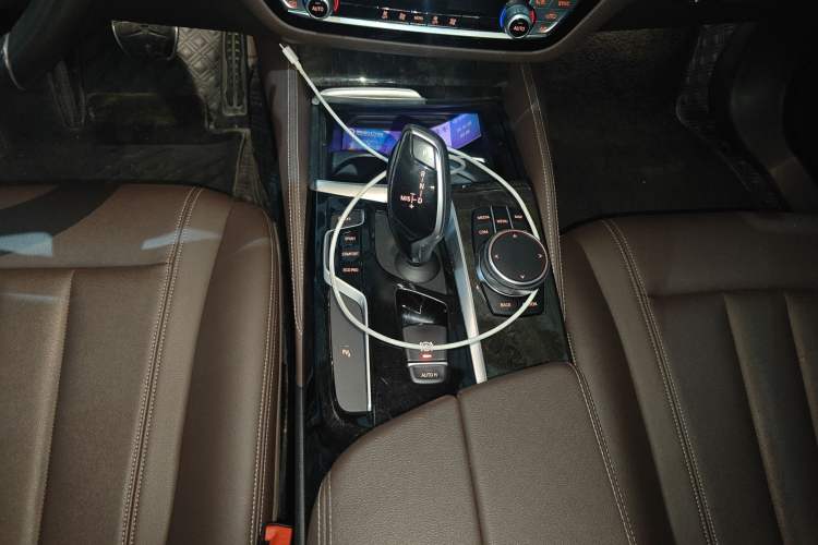 Used BMW 5 Series 2018 525Li M Sport Package Interior 6