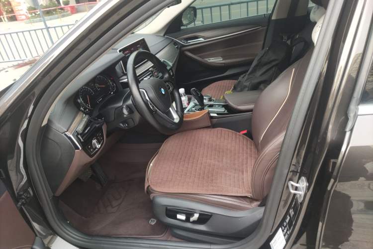 Used BMW 5 Series 2018 Facelifted 530Li xDrive Luxury Package Left Front Seat