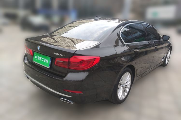 Used BMW 5 Series 2018 Facelifted 530Li xDrive Luxury Package Rear Right 45 Deg