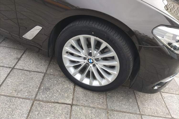 Used BMW 5 Series 2018 Facelifted 530Li xDrive Luxury Package Right Front Wheel Hub